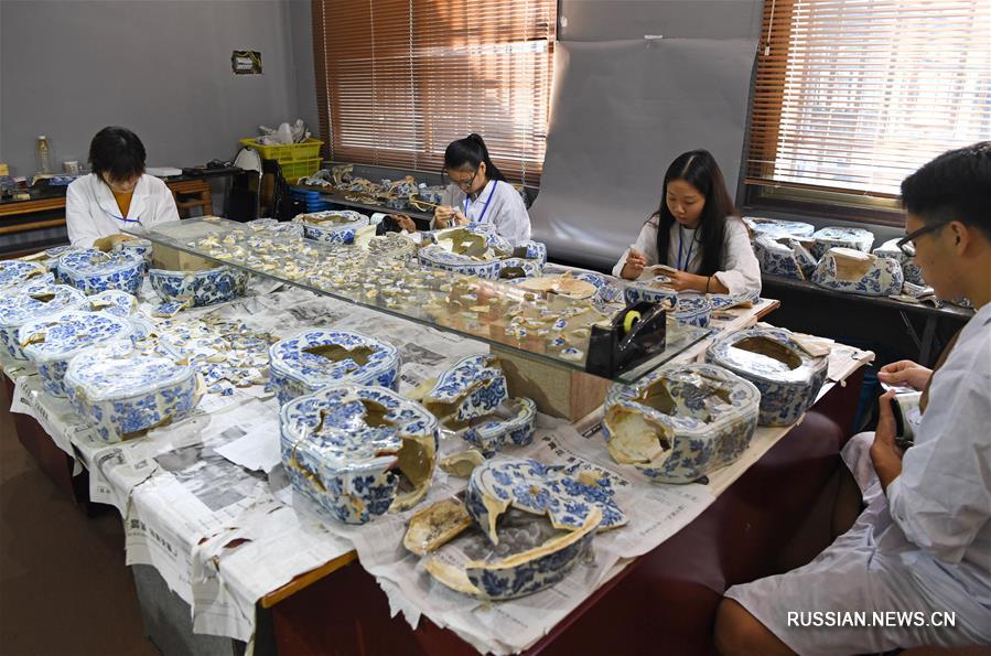 Восстановление древних фарфоровых изделий в городе Цзиндэчжэнь
