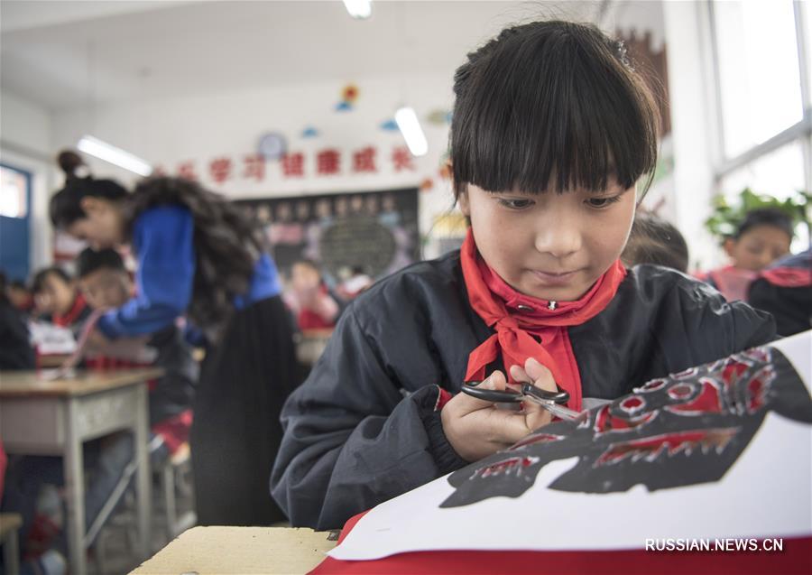 Ребятишки из провинции Шэньси изучают традиционную культуру Китая