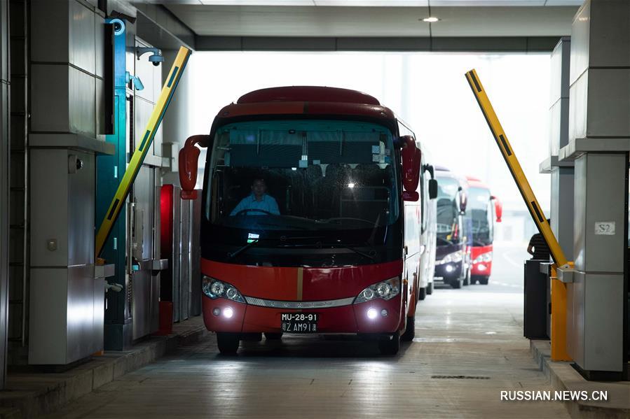 Мост Сянган - Чжухай - Аомэнь открылся для общественного транспорта 