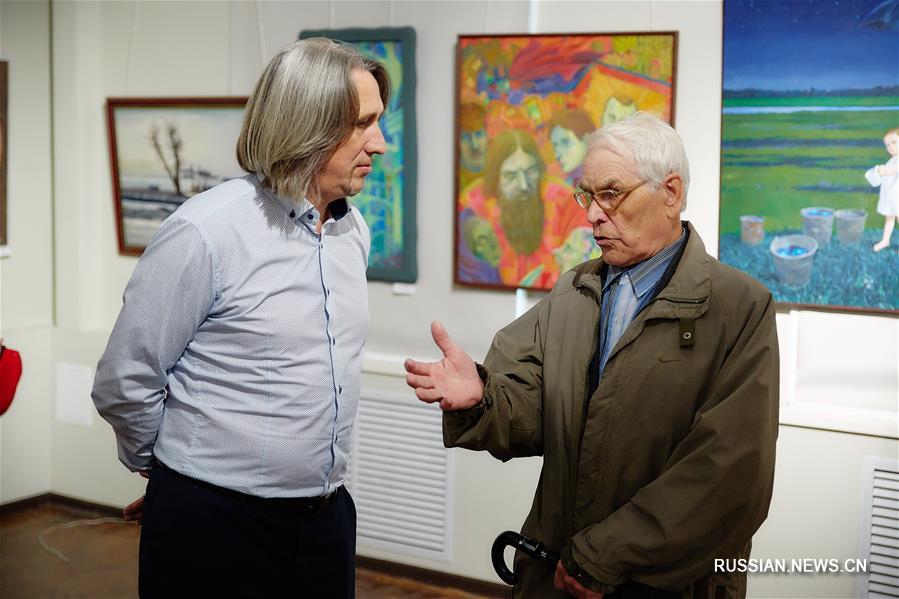 Во Владивостоке проходит выставка, посвященная 80-летию Приморского края