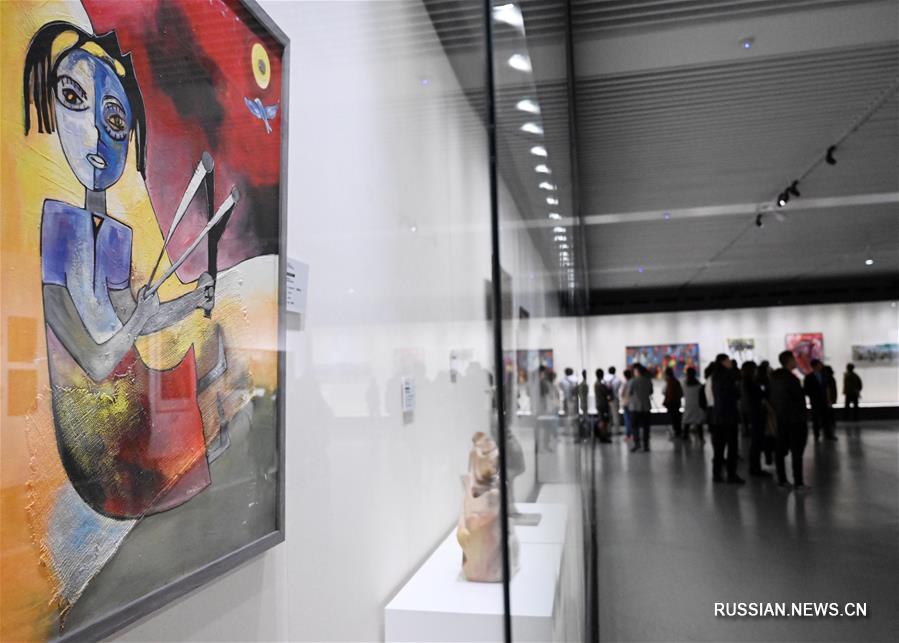 В Пекине открылась первая выставка африкано-китайских обменов в области искусства в рамках "Пояса и пути"