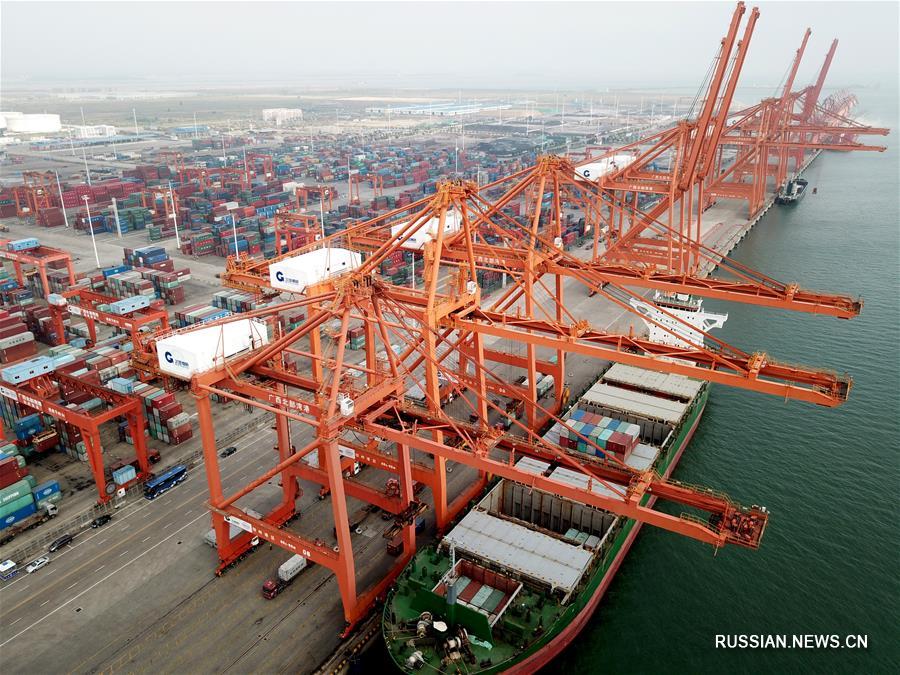 Циньчжоу - крупнейший порт для контейнеровозов в заливе Бэйбу 