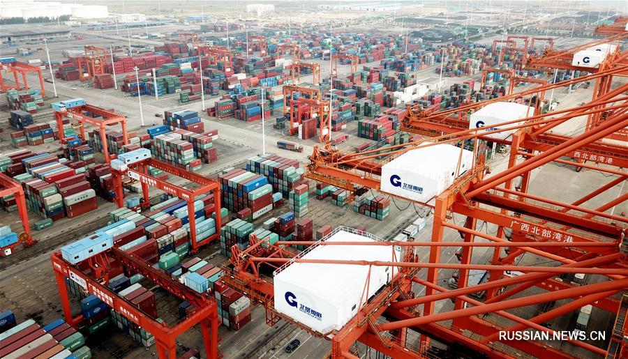 Циньчжоу - крупнейший порт для контейнеровозов в заливе Бэйбу 