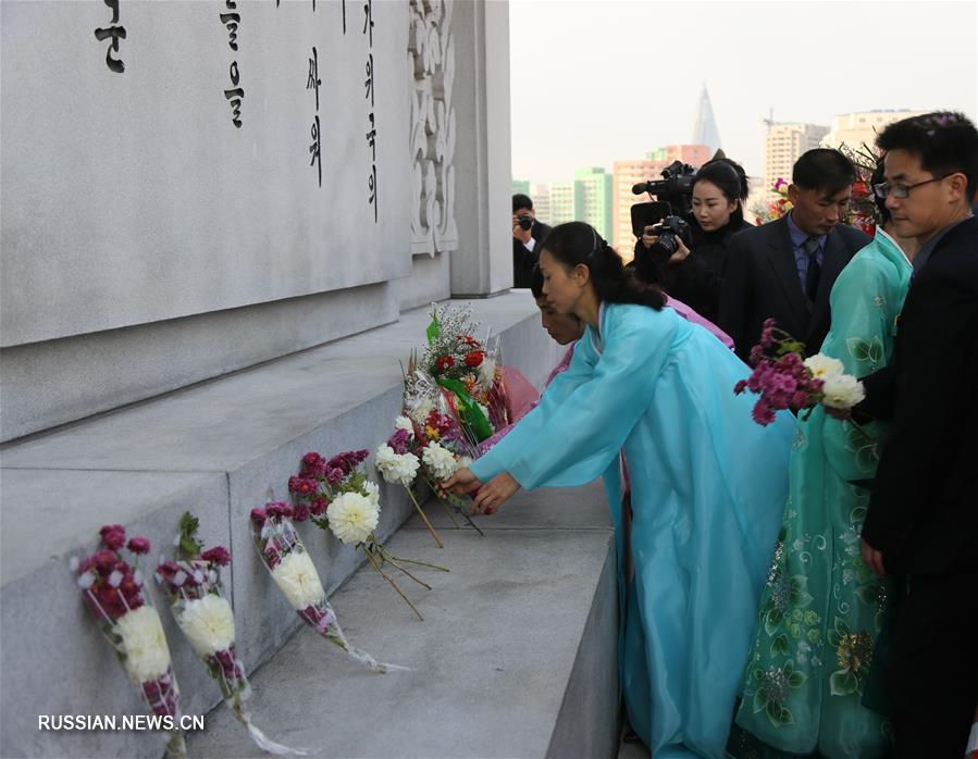 Представители КНР и КНДР возложили цветы к Монументу дружбы КНР и КНДР в память о павших героях