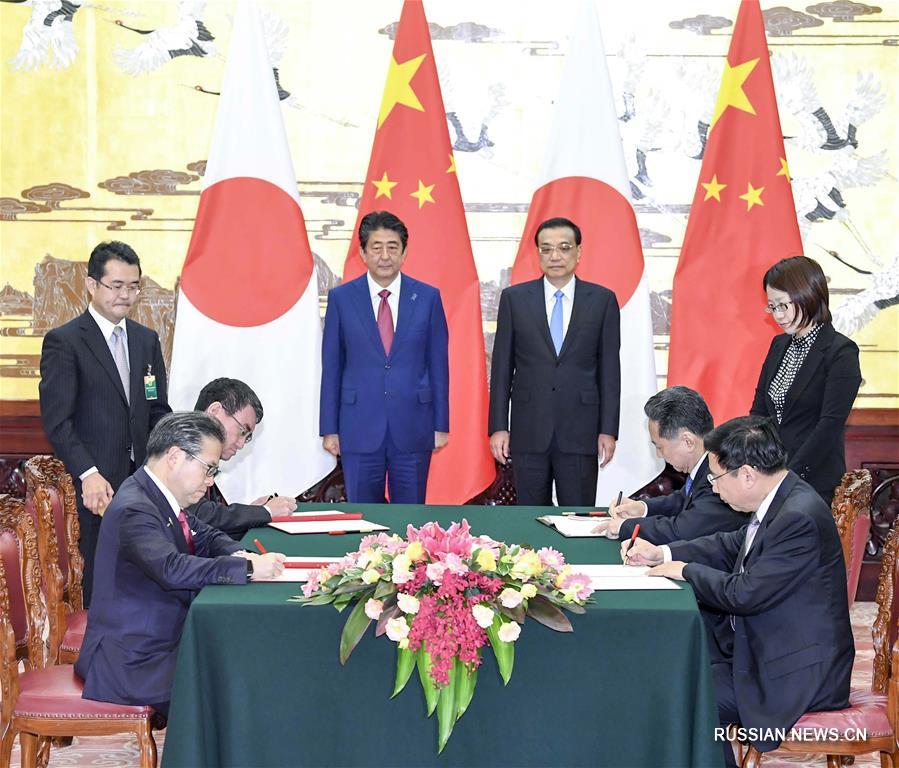 Ли Кэцян провел переговоры с премьер-министром Японии Синдзо Абэ