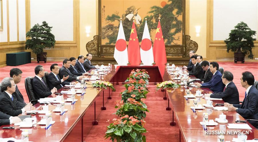 Ли Кэцян провел переговоры с премьер-министром Японии Синдзо Абэ