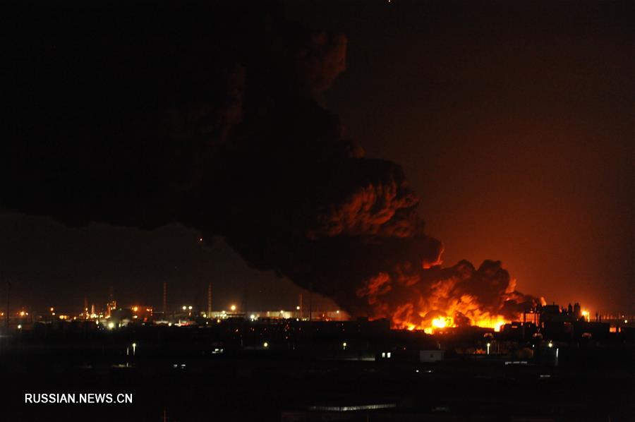 Пожар произошел на одном из складов в китайском городе Тяньцзинь