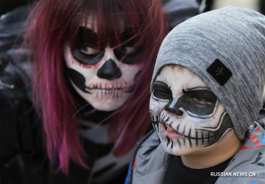 В Киеве прошел парад "зомби"