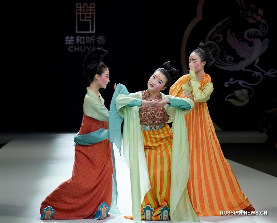 Новые фото с Китайской международной недели моды в Пекине