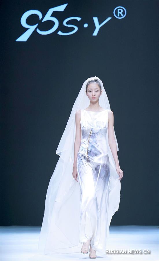 Новые фото с Китайской международной недели моды в Пекине