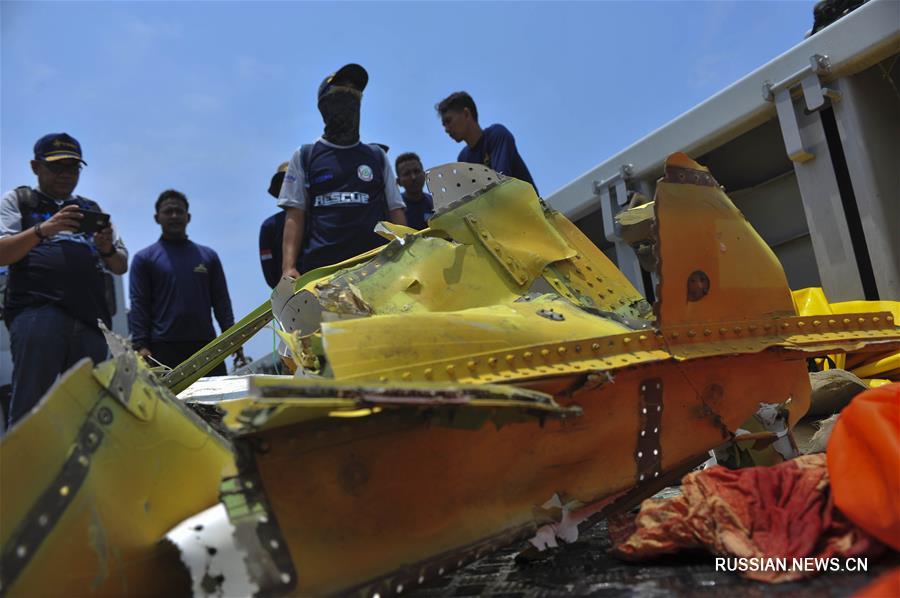 （国际）（5）印尼打捞起失事客机首个黑匣子
