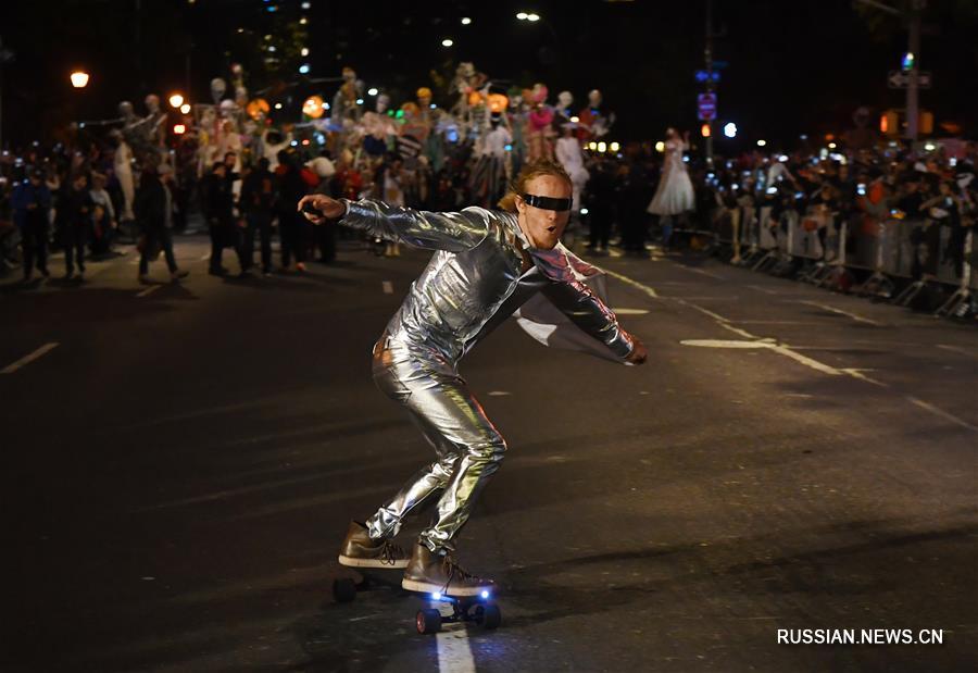 В Нью-Йорке прошел парад в честь Хэллоуина 