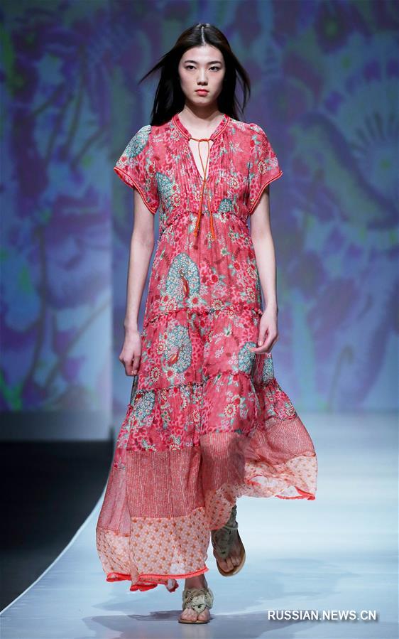 Презентация одежды от Vivienne Tam