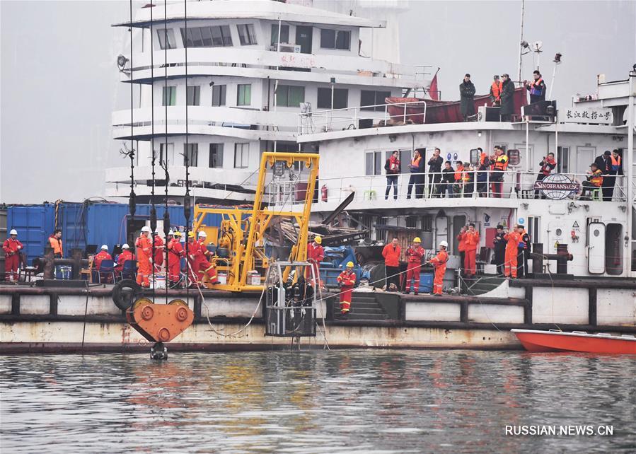 Найдены тела 13 человек, погибших в результате падения автобуса в реку Янцзы 
