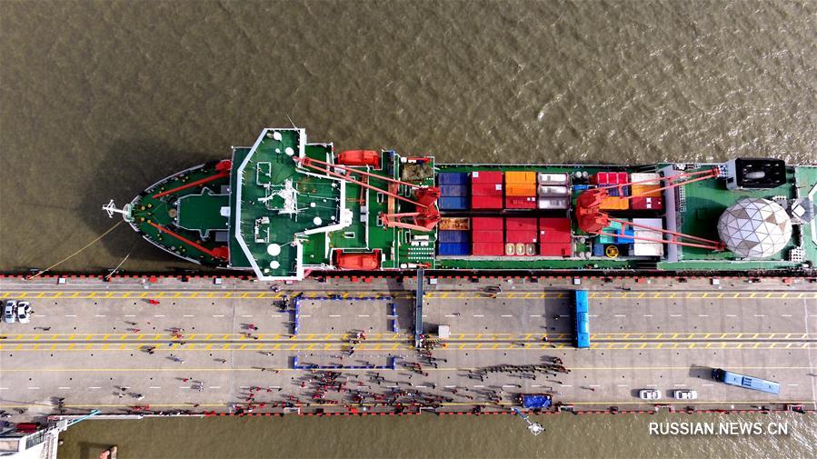 Судно "Сюэлун" отправилось в 35-ю китайскую антарктическую экспедицию