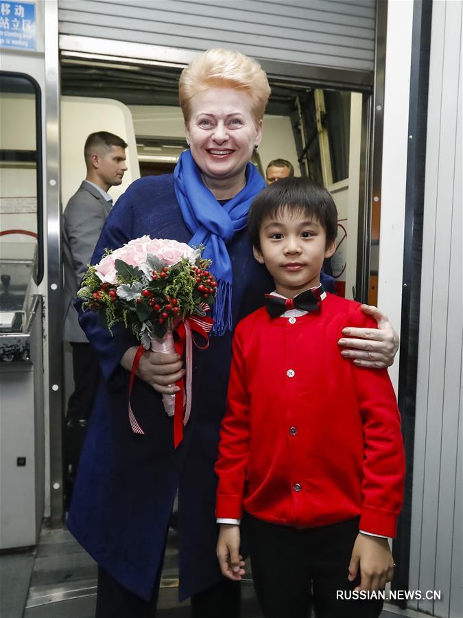 Президент Литвы прибыла в Шанхай