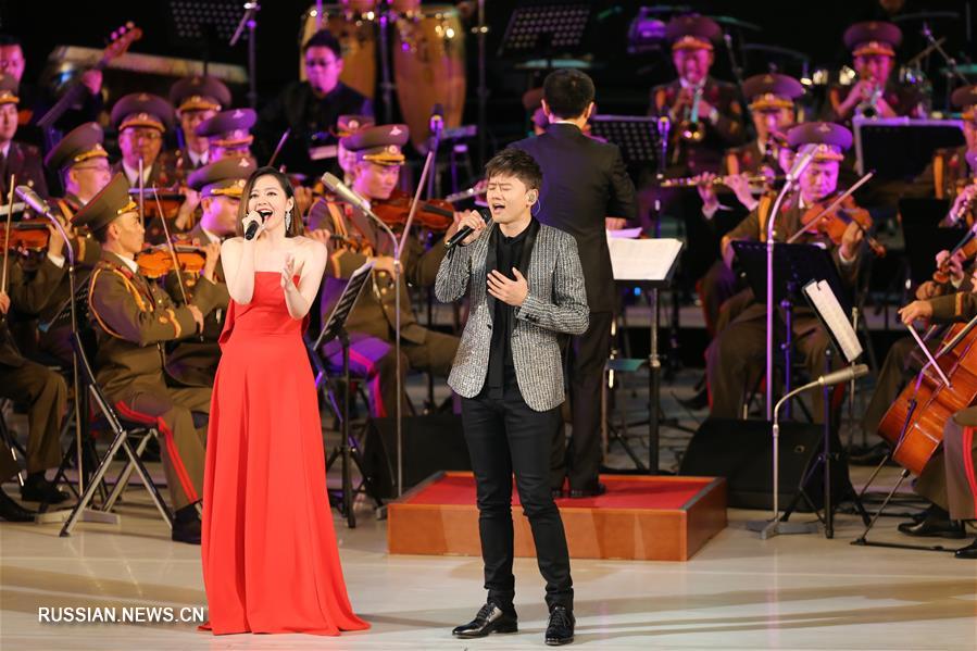 Совместное выступление деятелей искусств КНР и КНДР в Пхеньяне