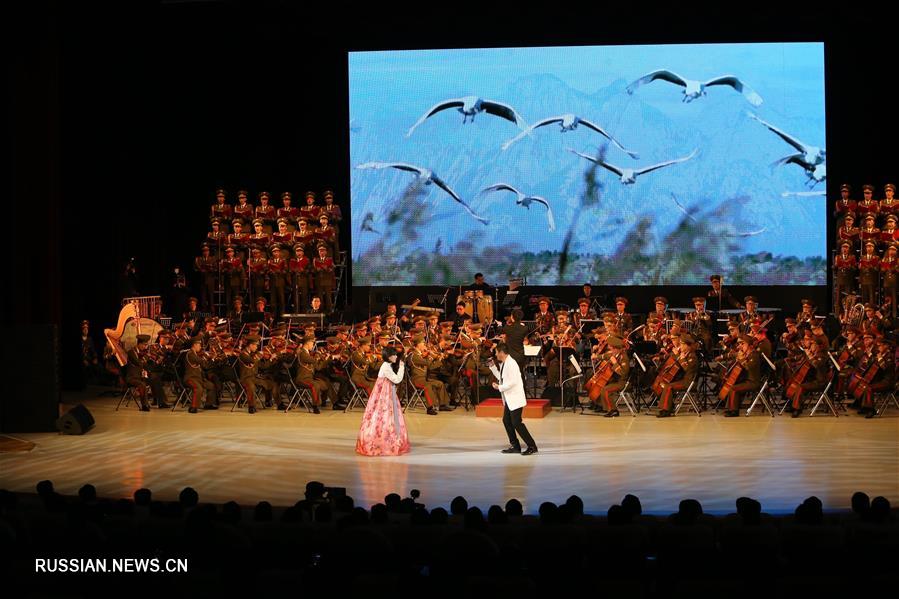 Совместное выступление деятелей искусств КНР и КНДР в Пхеньяне