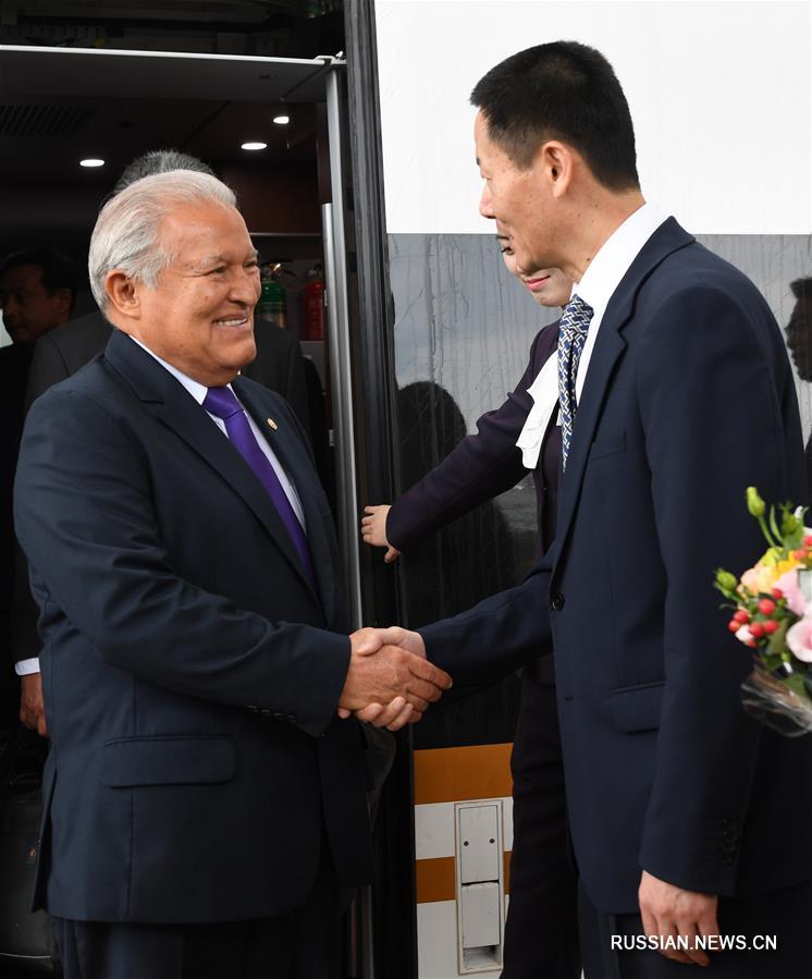 Президент Сальвадора прибыл в Шанхай