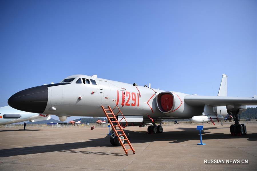 ВВС Китая представляют технику на Чжухайском авиасалоне