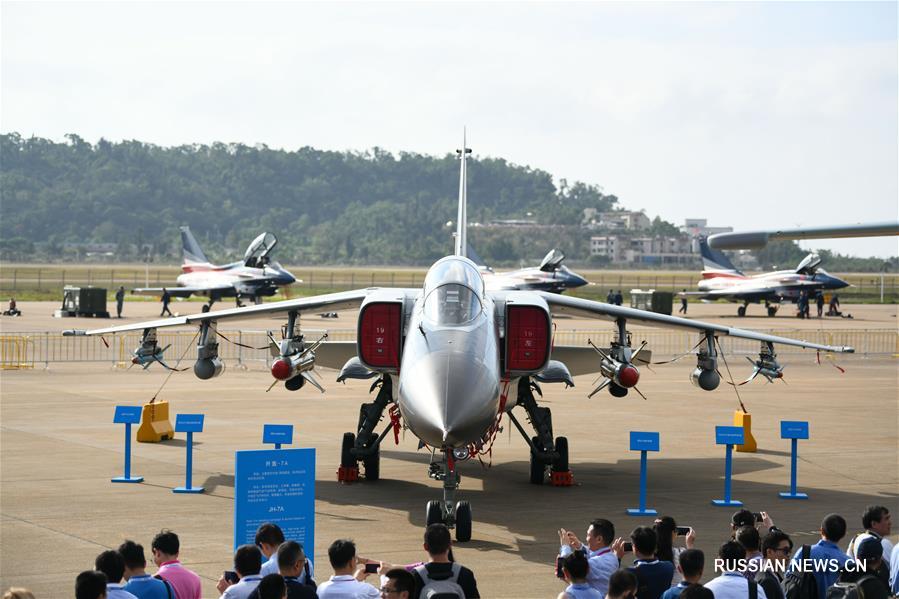 ВВС Китая представляют технику на Чжухайском авиасалоне