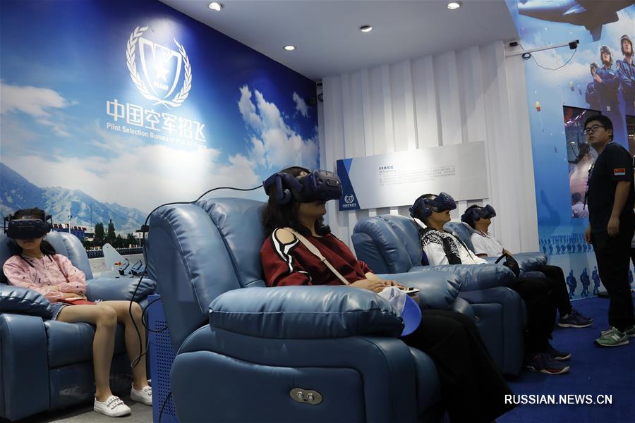 Второй день открытых дверей на Airshow China в провинции Гуандун