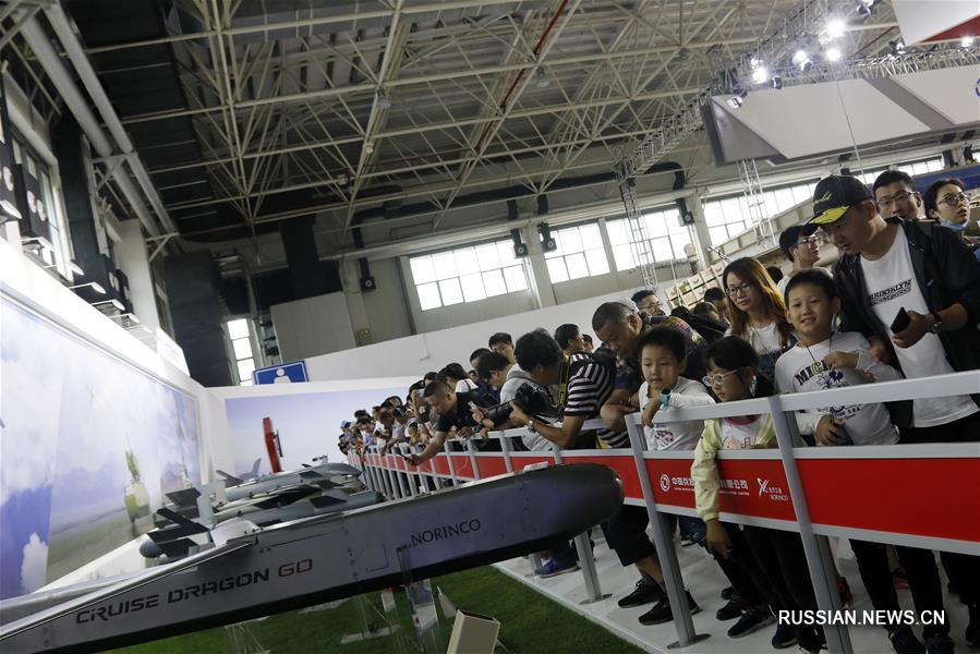 Второй день открытых дверей на Airshow China в провинции Гуандун