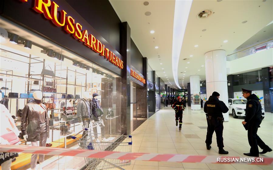 В минском торговом центре "Арена Сити" обвалилась часть потолка