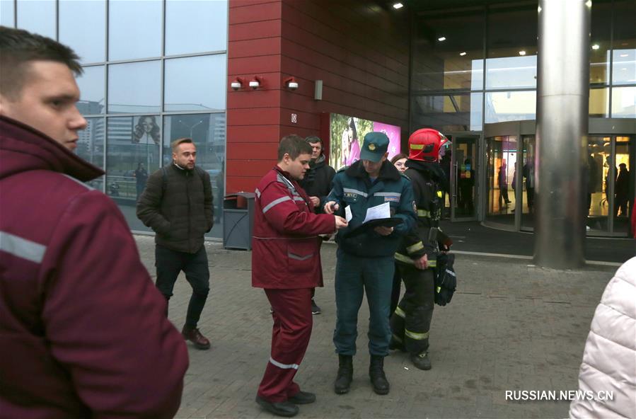 В минском торговом центре "Арена Сити" обвалилась часть потолка