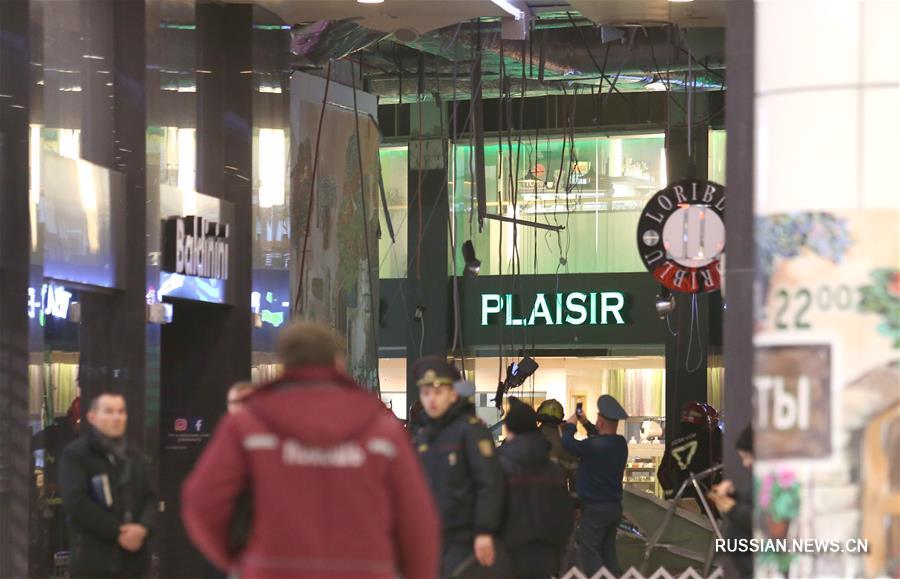 В минском торговом центре "Арена Сити" обвалилась часть потолка