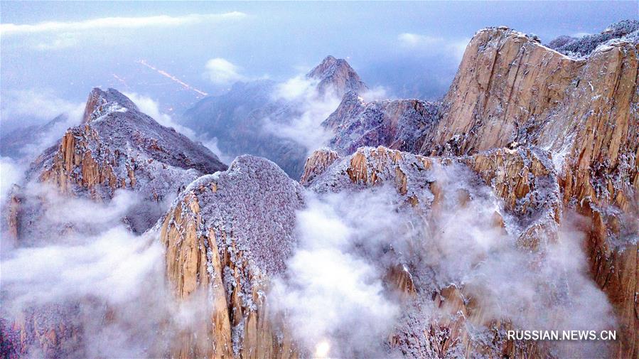 Зима уже пришла на гору Хуашань в провинции Шэньси