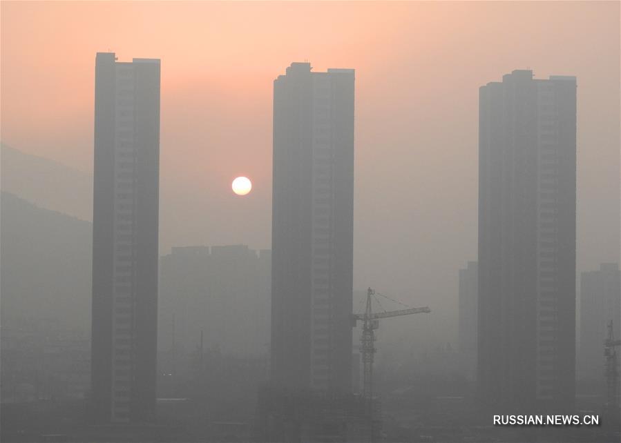 Центральные и восточные районы Китая окутаны сильным туманом