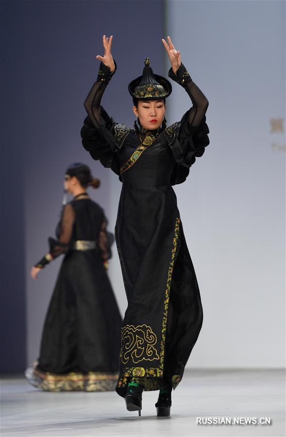 15-й Художественный фестиваль монгольских национальных костюмов в Хух-Хото