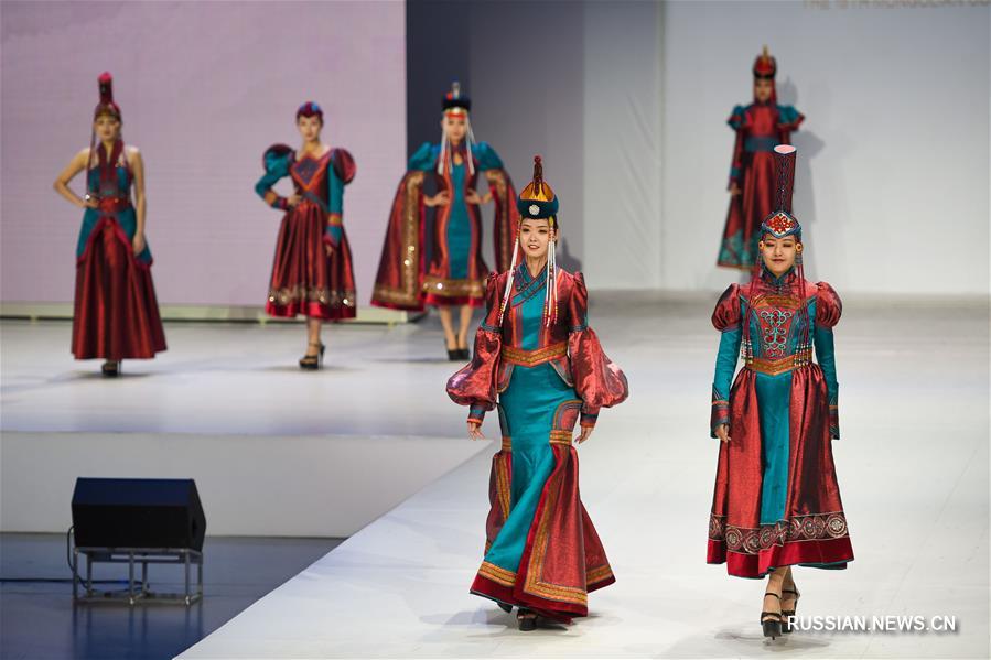 15-й Художественный фестиваль монгольских национальных костюмов в Хух-Хото
