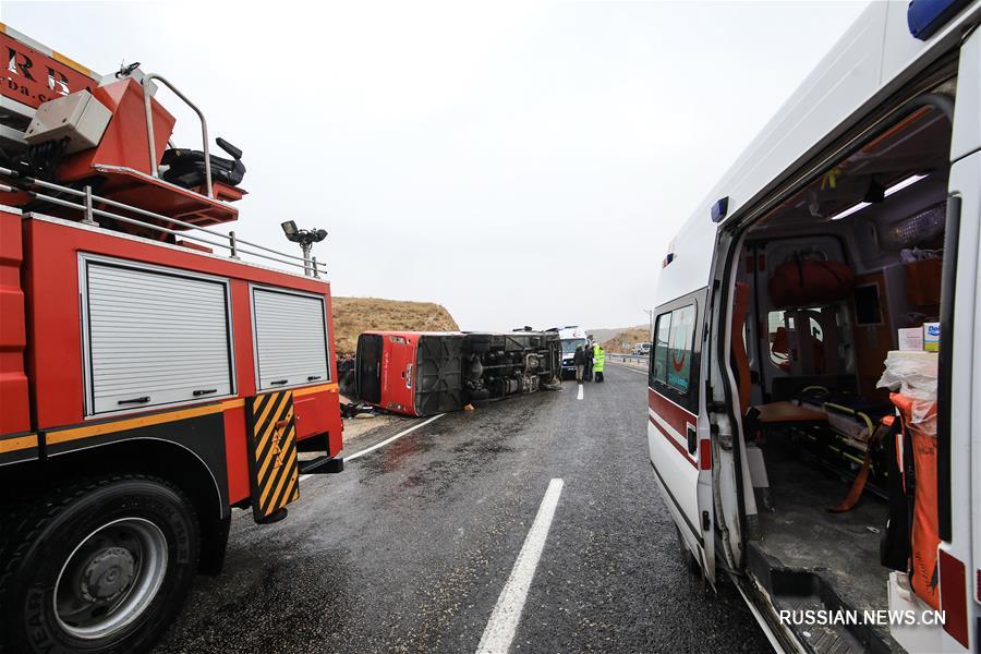 В Турции семь человек погибли в ДТП с участием автобуса 