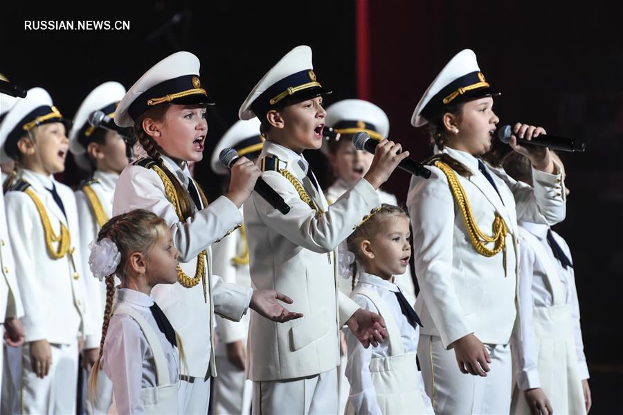В Москве прошел концерт, посвященный 75-й годовщине Победы в Великой Отечественной войне и Победы в войне Сопротивления китайского народа японским захватчикам