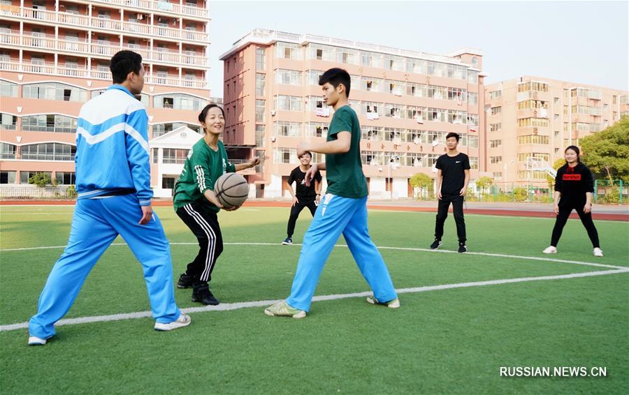 Цзэн Вэньпин -- учительница из Цзянси, которая работает с детьми с ограниченными возможностями