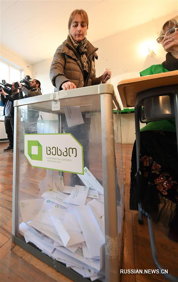 В Грузии проходит 2-й тур президентских выборов