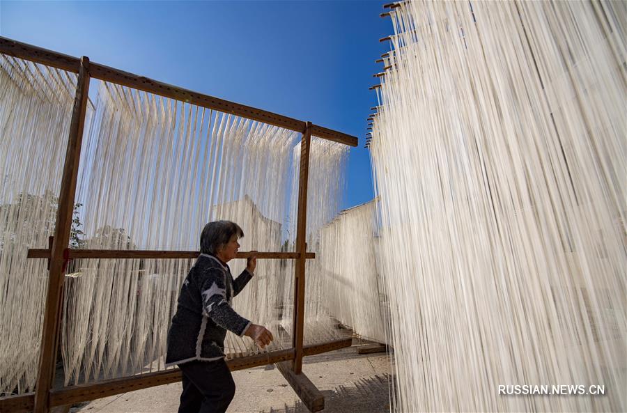 Сушка лапши в деревне Ванцзяся