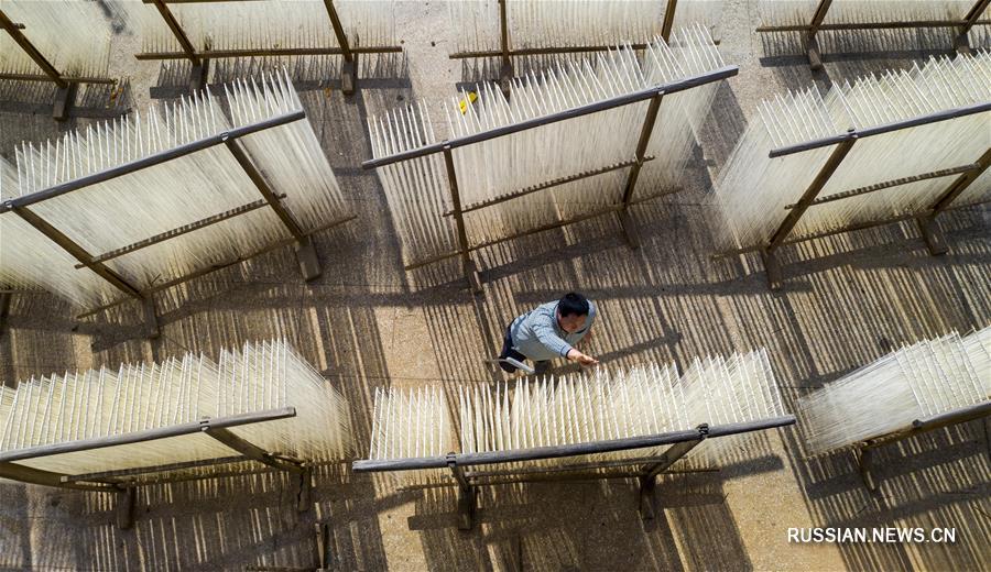 Сушка лапши в деревне Ванцзяся