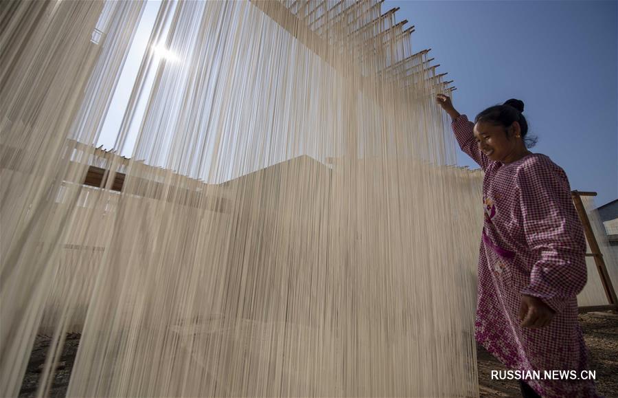 Сушка лапши в деревне Ванцзяся
