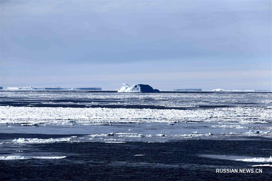 Ледокол "Сюэлун" пересек Южный полярный круг и приготовился к разгрузке