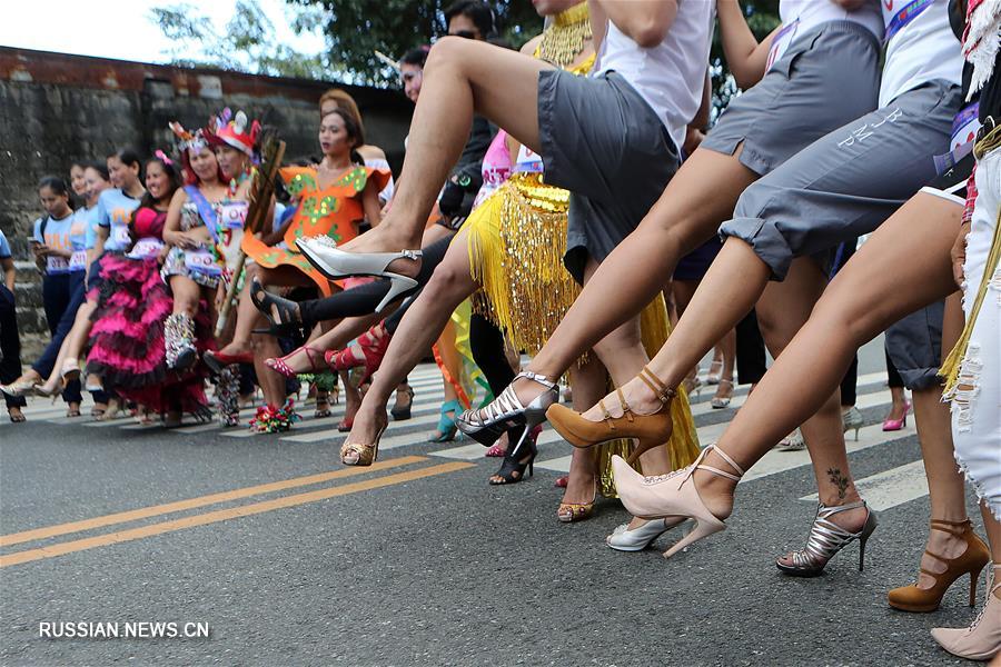 Забег на туфельках со шпильками в филиппинском городе Марикина