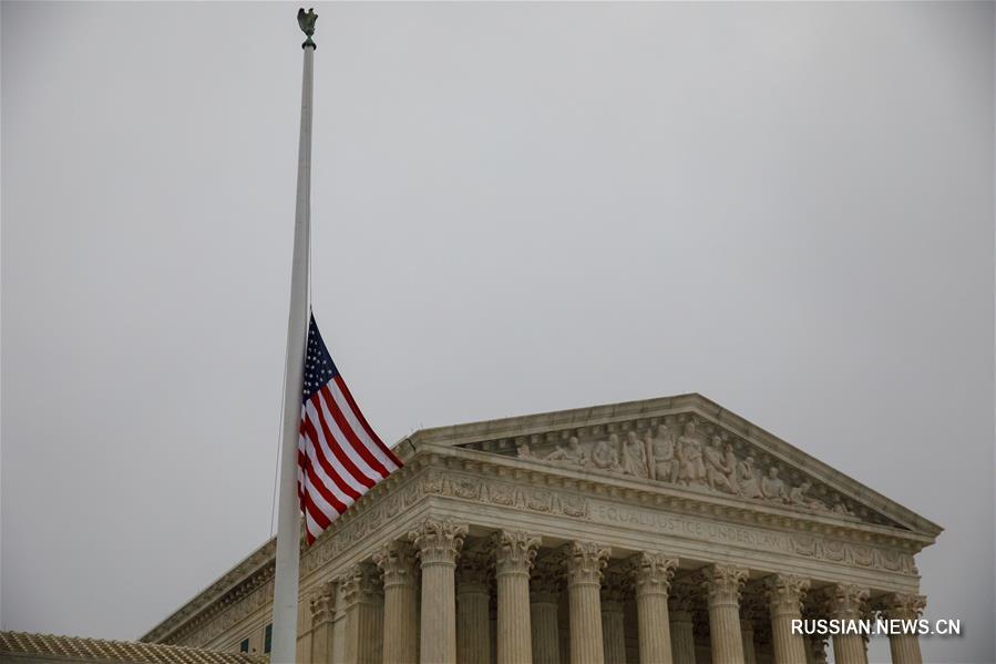 В Вашингтоне приспущен флаг в знак траура в связи с кончиной бывшего президента Джорджа Буша-старшего