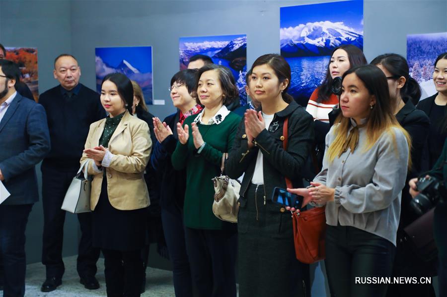 В Астане открылась фотовыставка "Великолепный Китай, прекрасный Синьцзян"