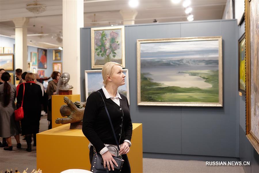 Выставка "Художники Приморья. Наследие" проходит во Владивостоке