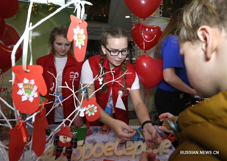 В Международный день волонтера в Минске чествовали победителей конкурса "Волонтер года -- Доброе сердце"