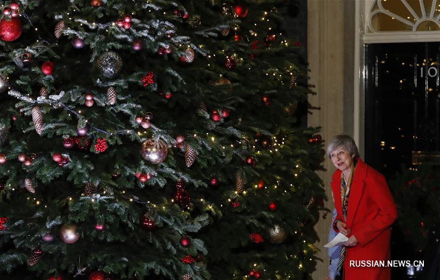 В Лондоне зажгли рождественскую елку 