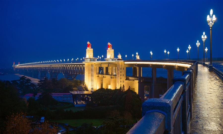 Ночь на мосту через Янцзы