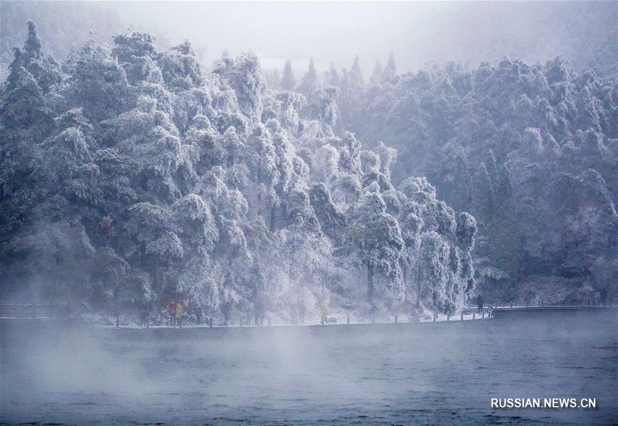 Зимние пейзажи гор Лушань в провинции Цзянси
